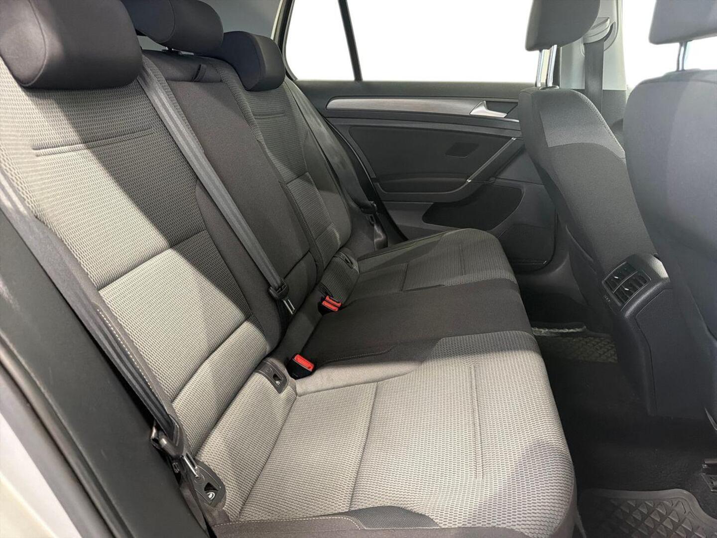 VOLKSWAGEN Golf 10