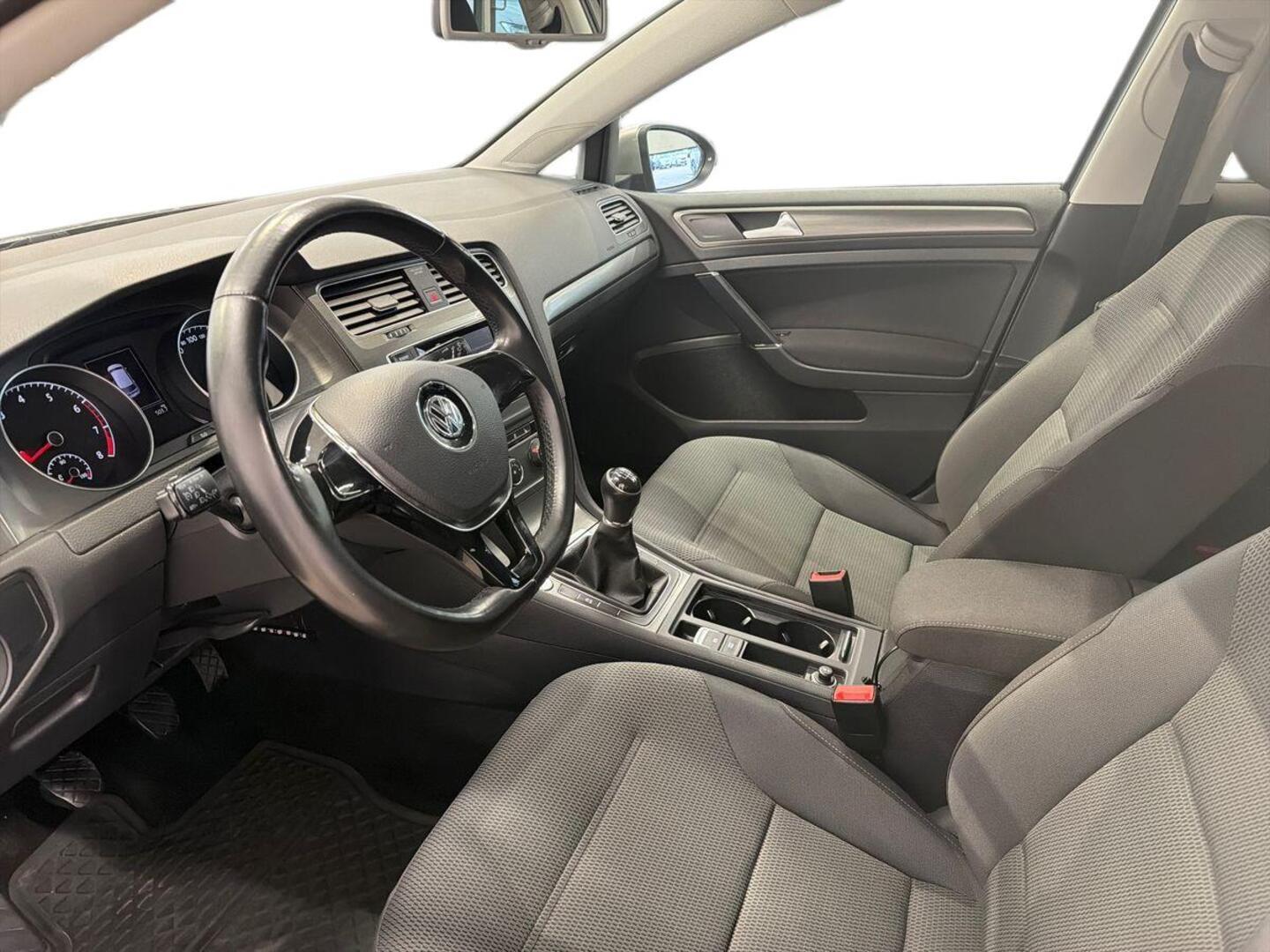 VOLKSWAGEN Golf 7