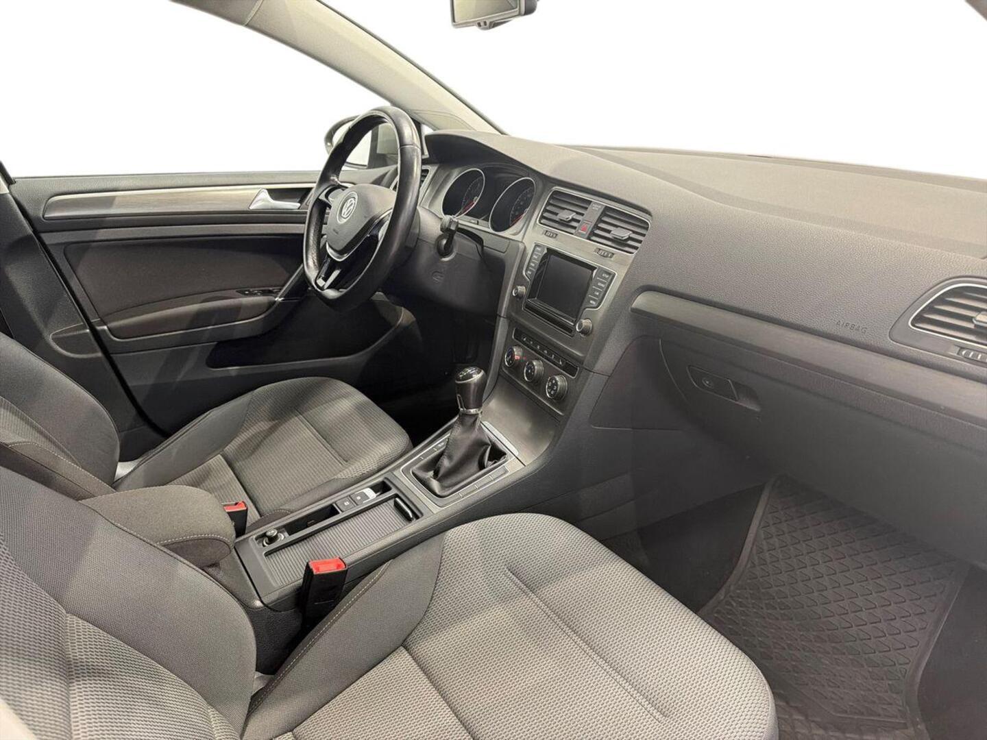 VOLKSWAGEN Golf 9