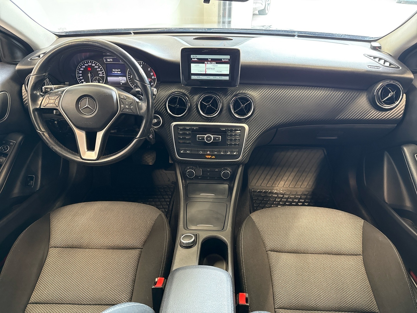 MERCEDES-BENZ GLA 2014