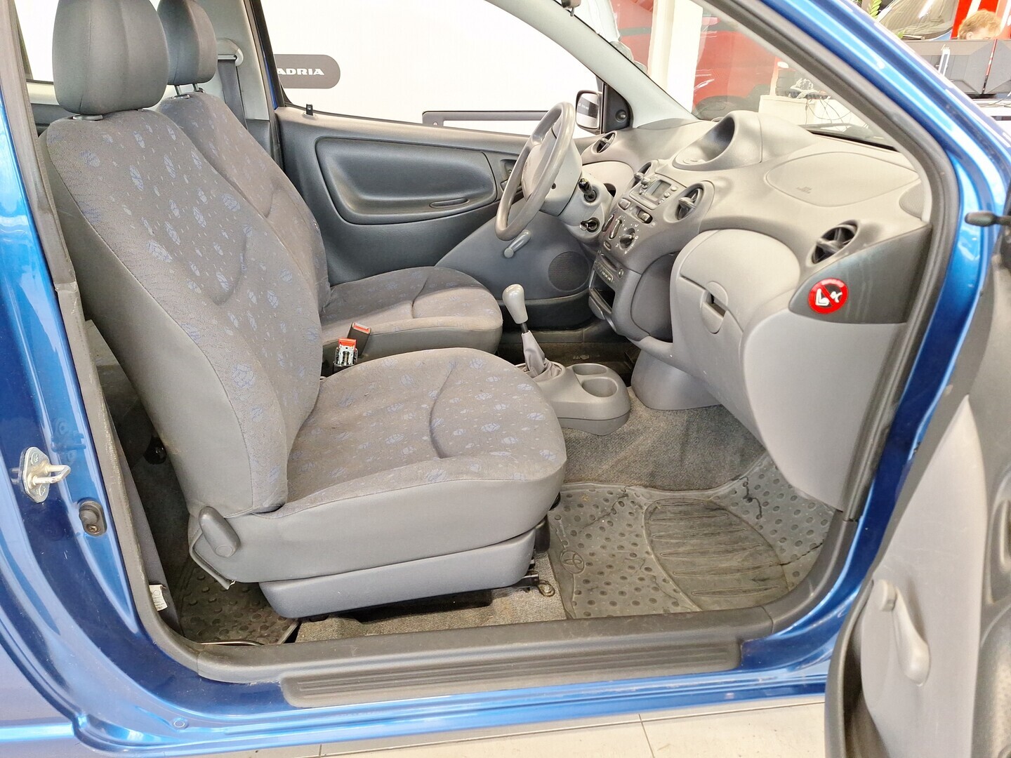 TOYOTA Yaris 2003