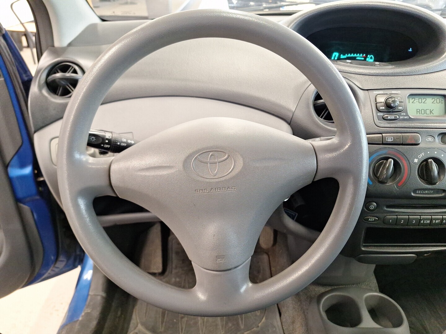 TOYOTA Yaris 2003