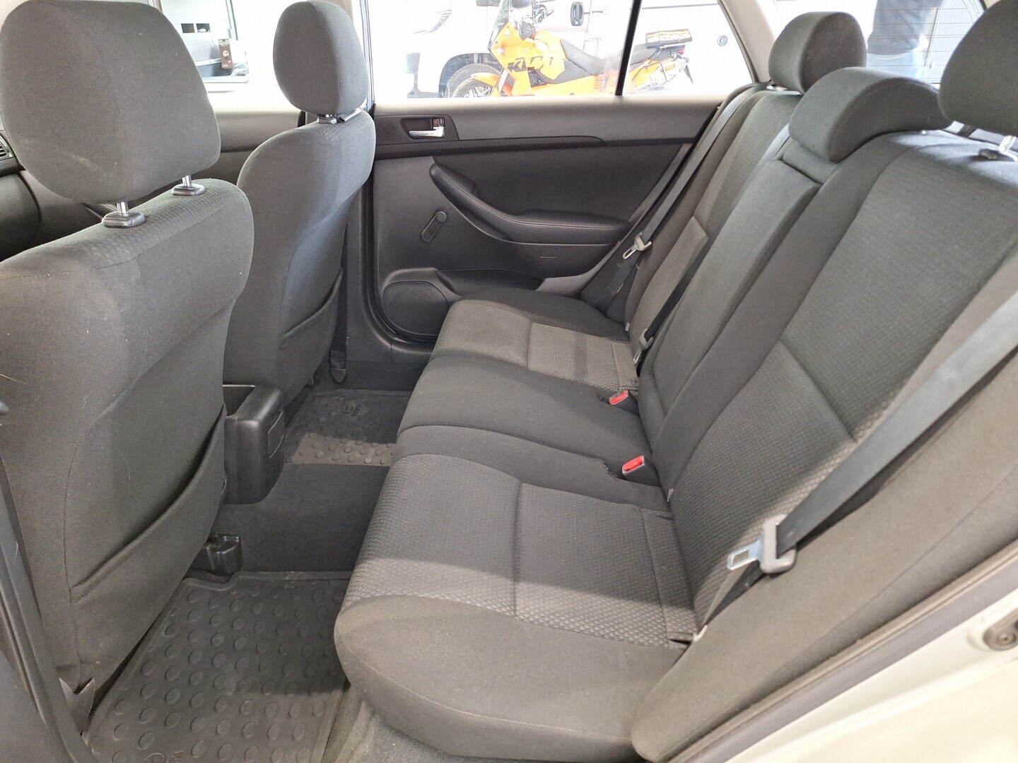 TOYOTA Avensis 2004