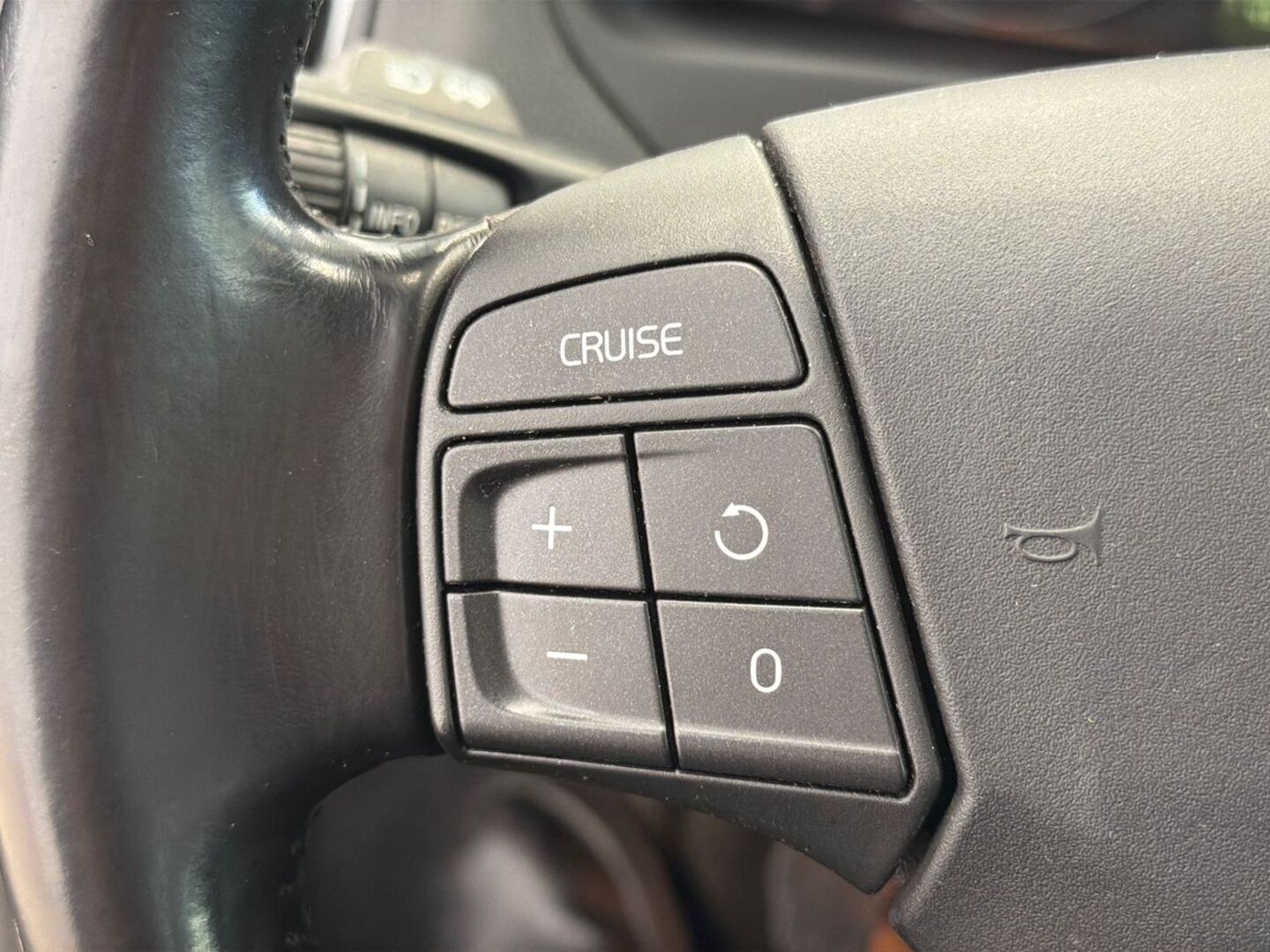 VOLVO V50 2011