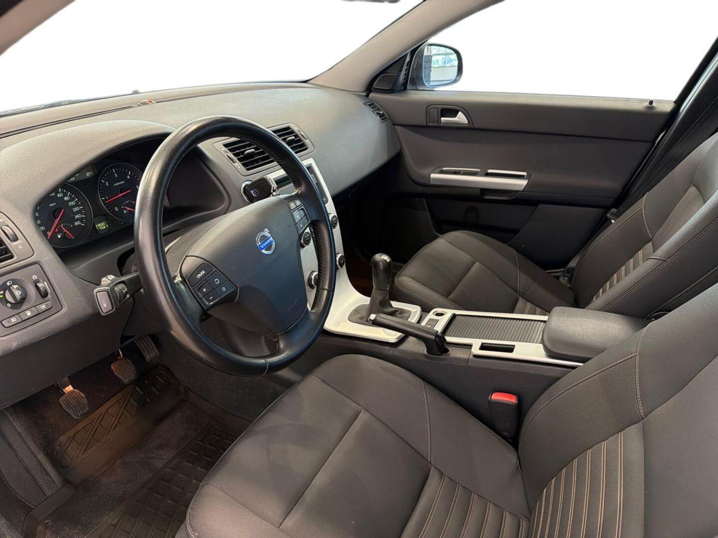 VOLVO V50 2011
