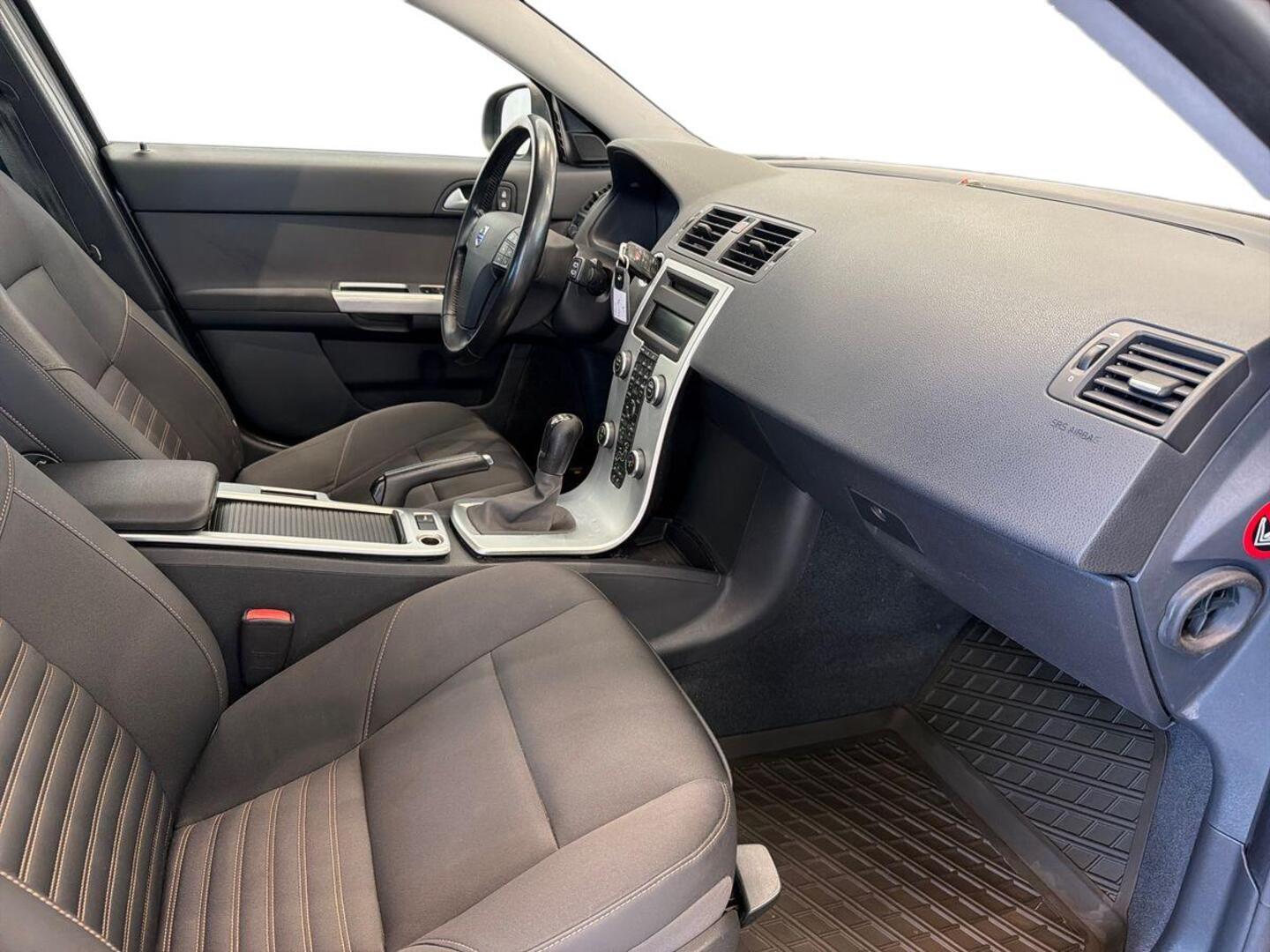 VOLVO V50 2011