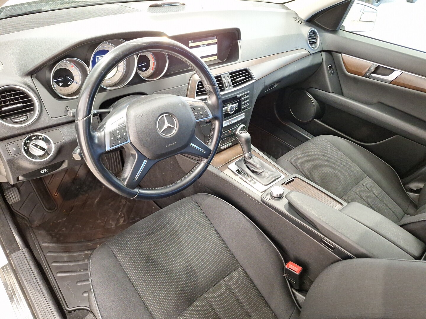 MERCEDES-BENZ C 2011
