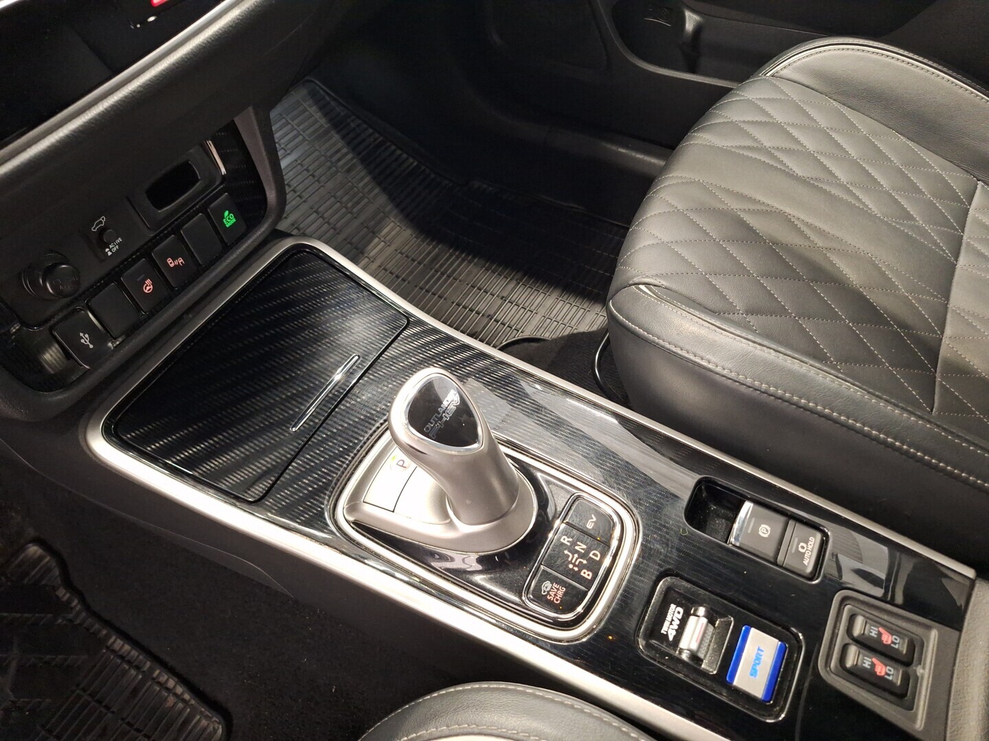 MITSUBISHI Outlander PHEV 2020