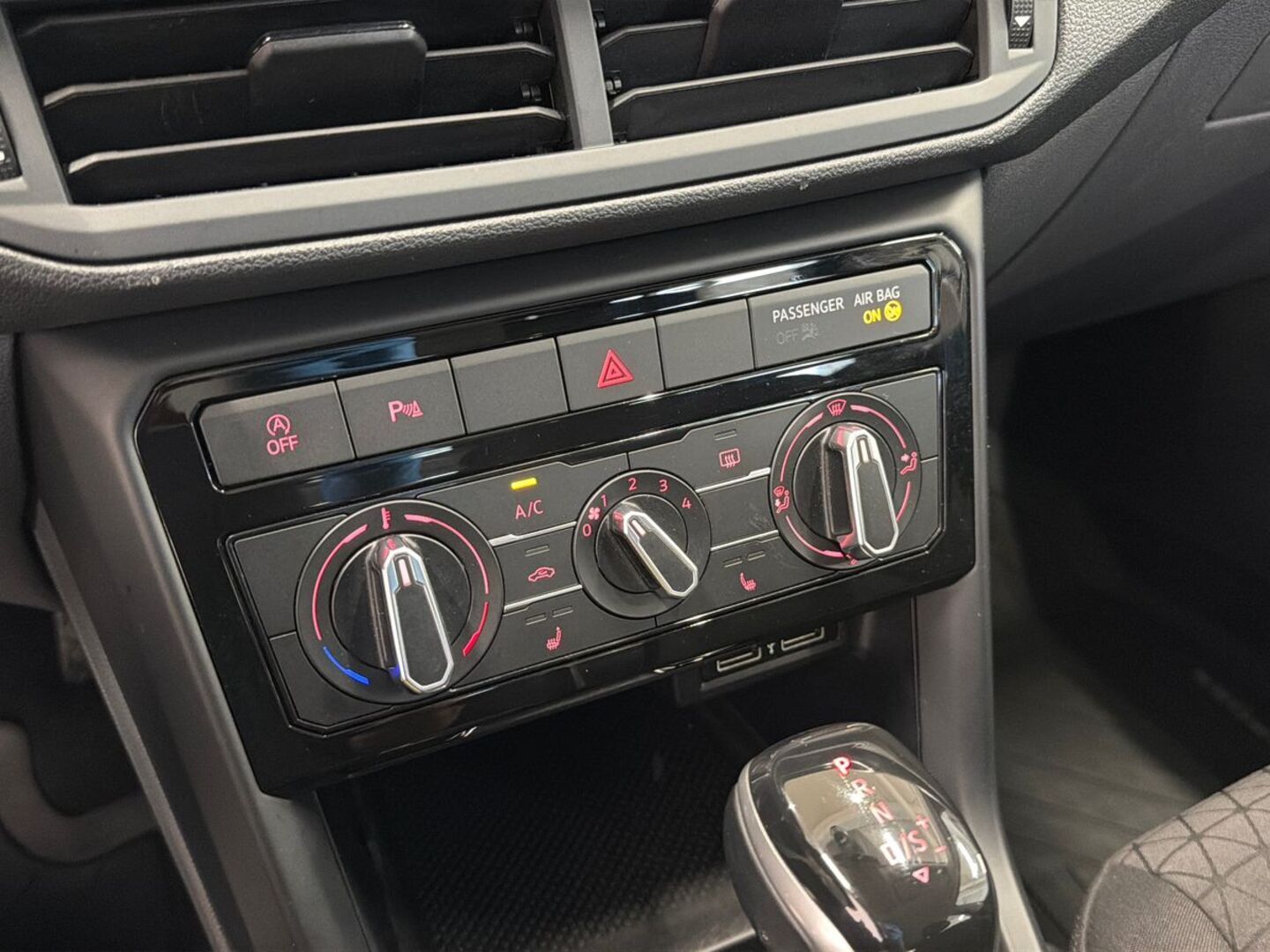 VOLKSWAGEN T-Cross 2020
