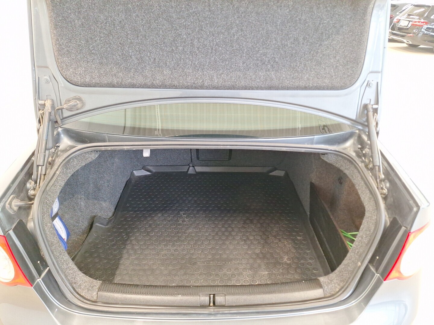 VOLKSWAGEN Jetta 2010