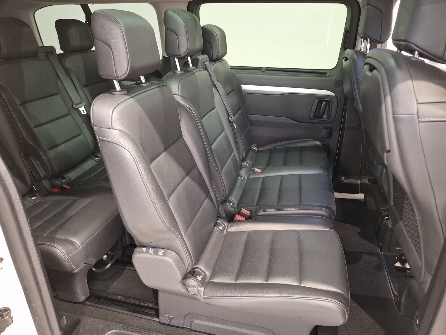 PEUGEOT e-Traveller 2021