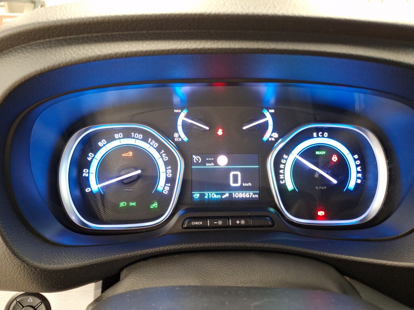 PEUGEOT e-Traveller 2021