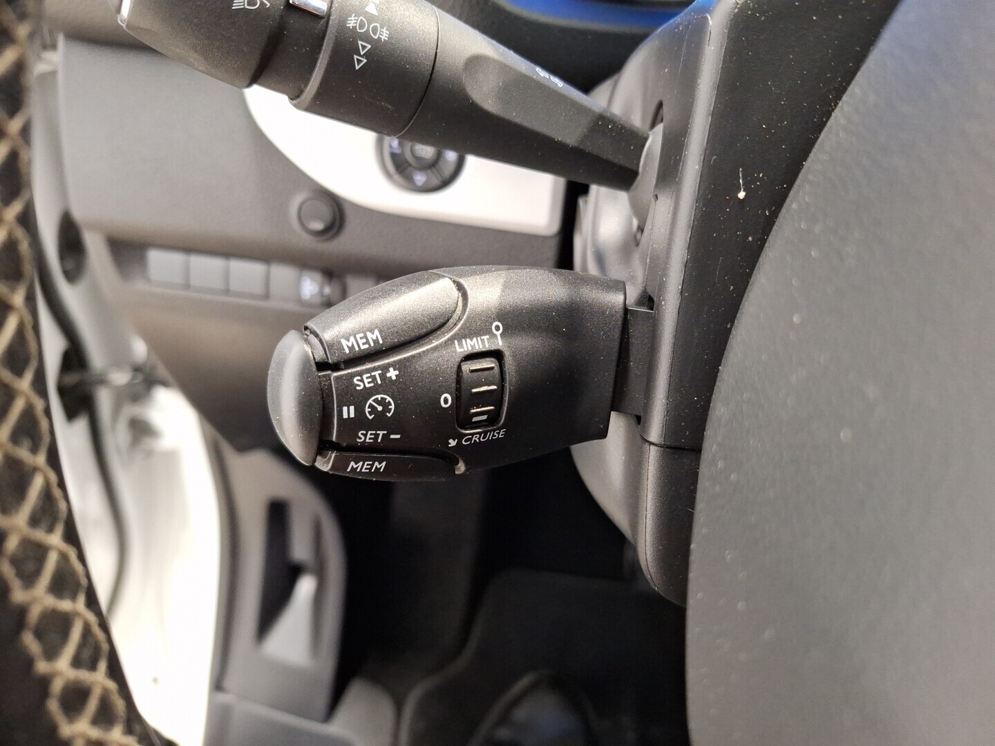 PEUGEOT e-Traveller 2021