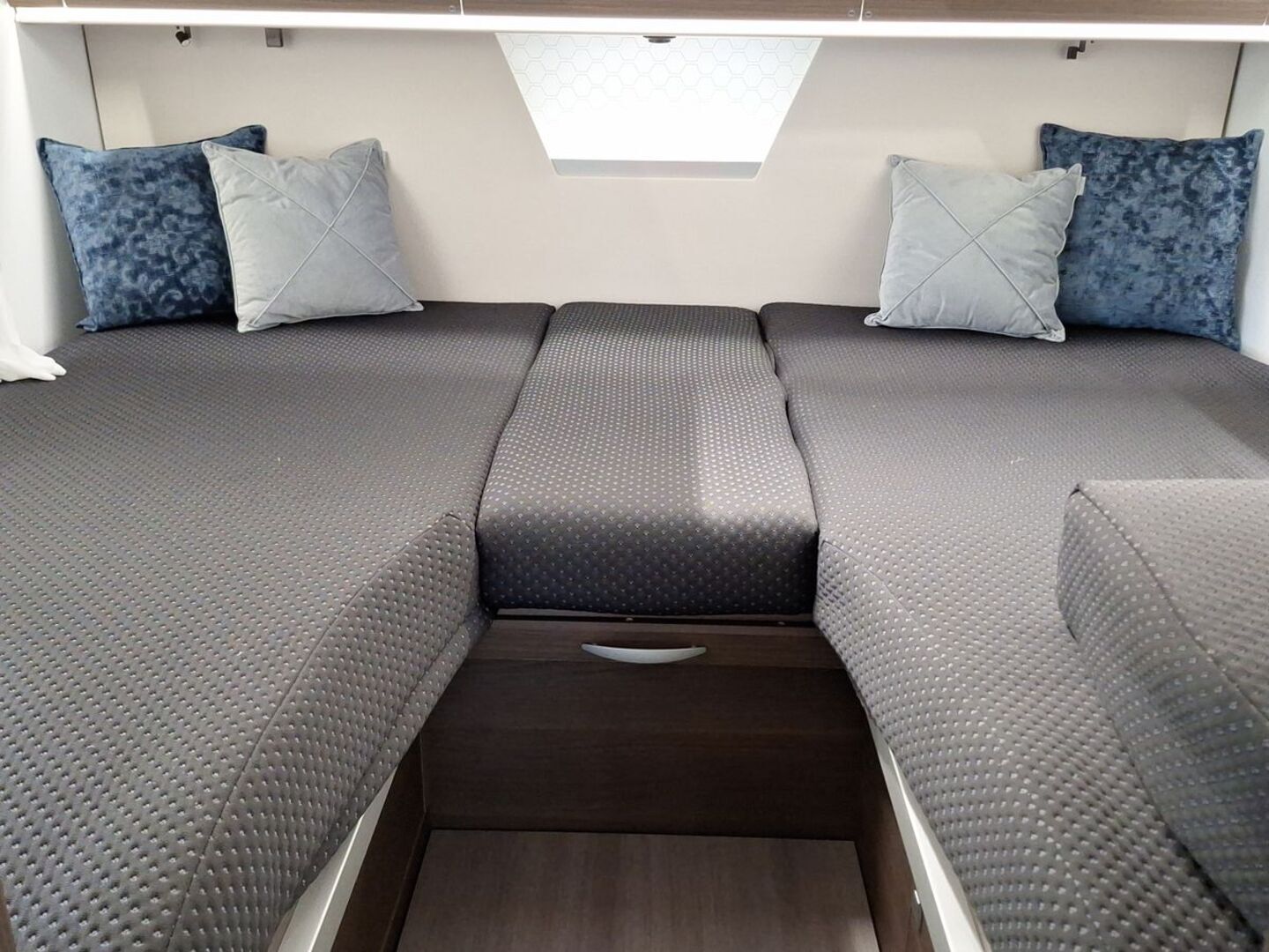 ADRIA MATRIX SUPREME MB 670 SL ALDE 2024