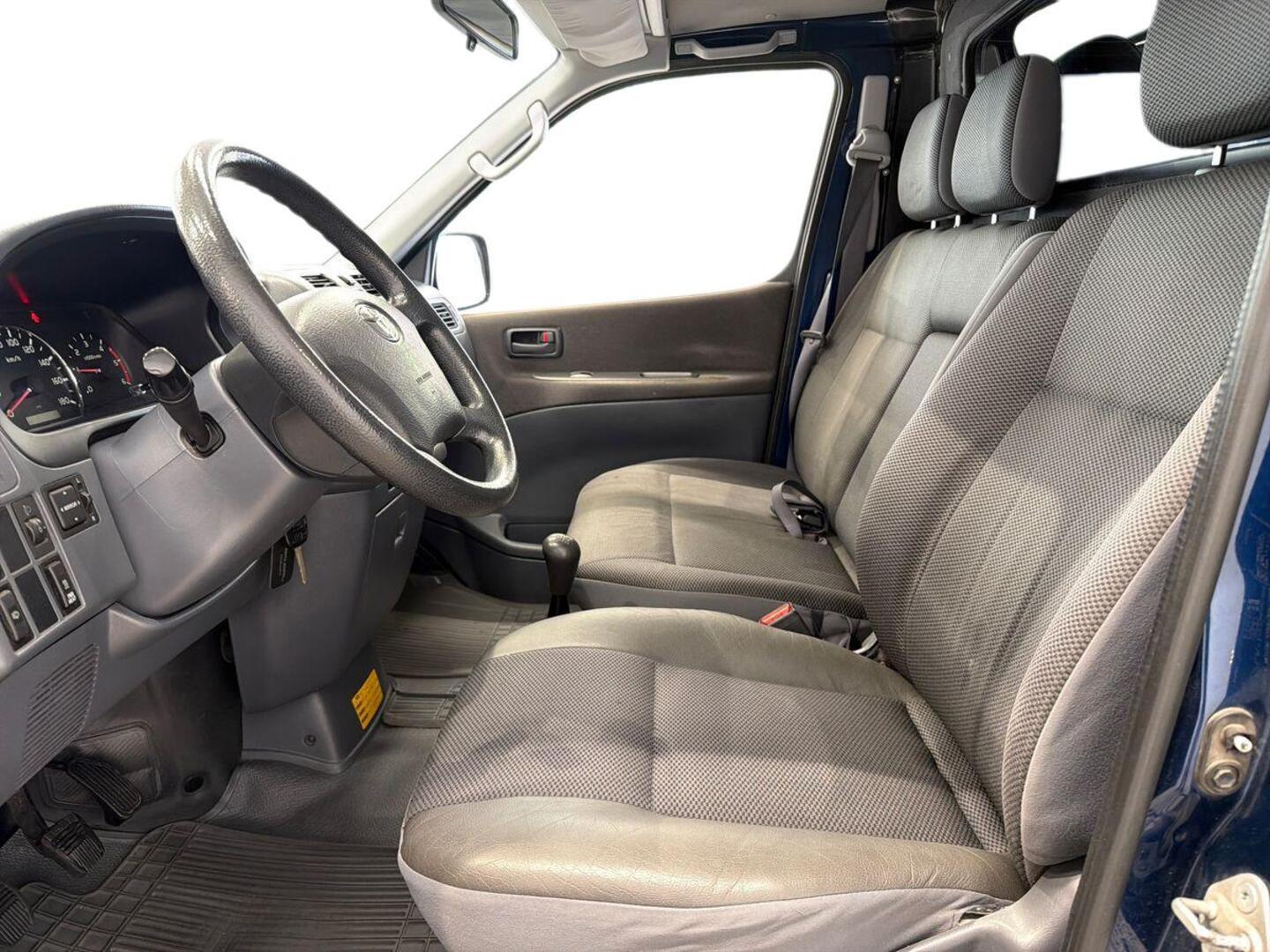 TOYOTA Hiace 10
