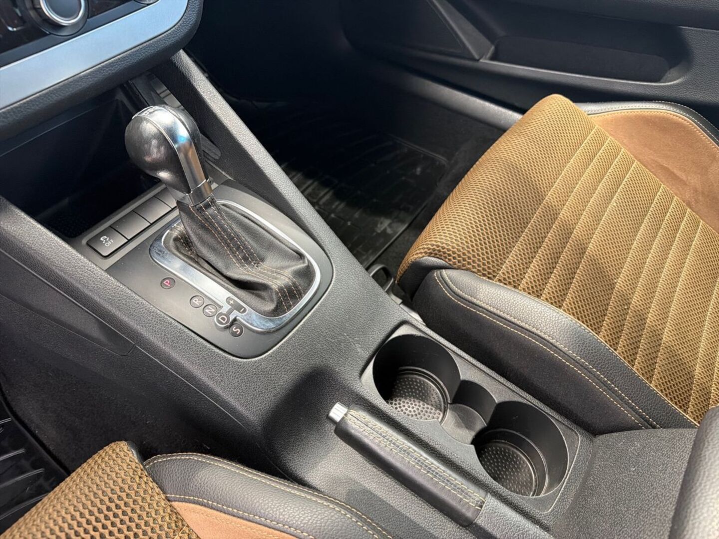 VOLKSWAGEN Scirocco 2010