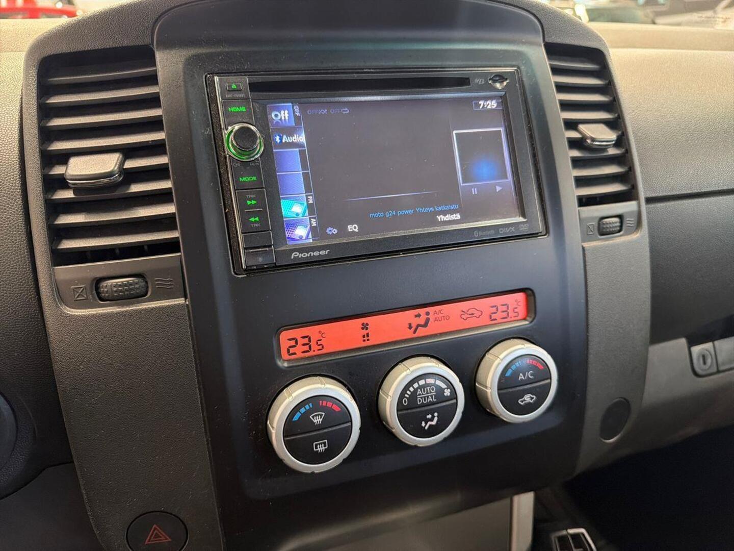 NISSAN Navara 2013
