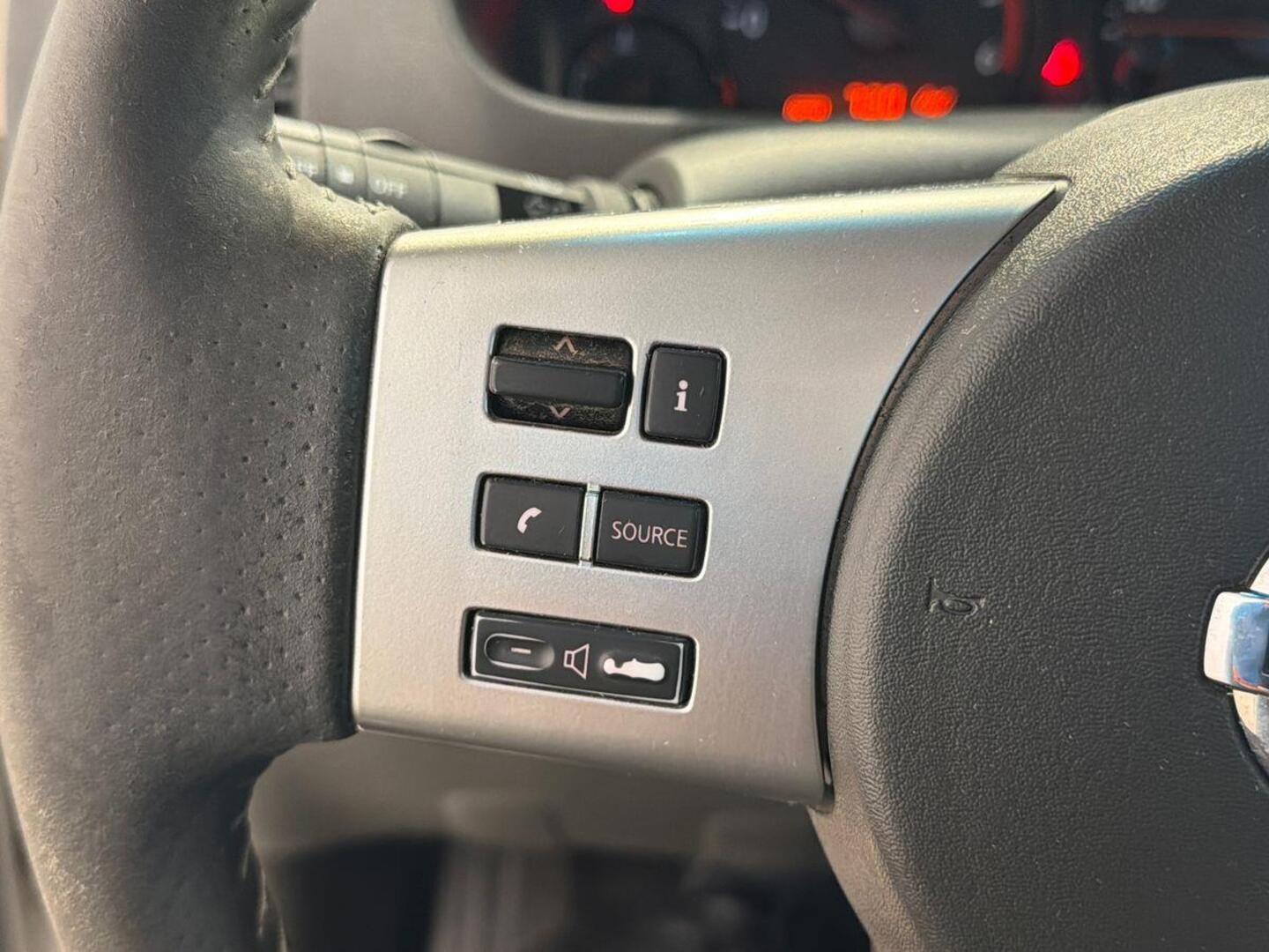 NISSAN Navara 2013