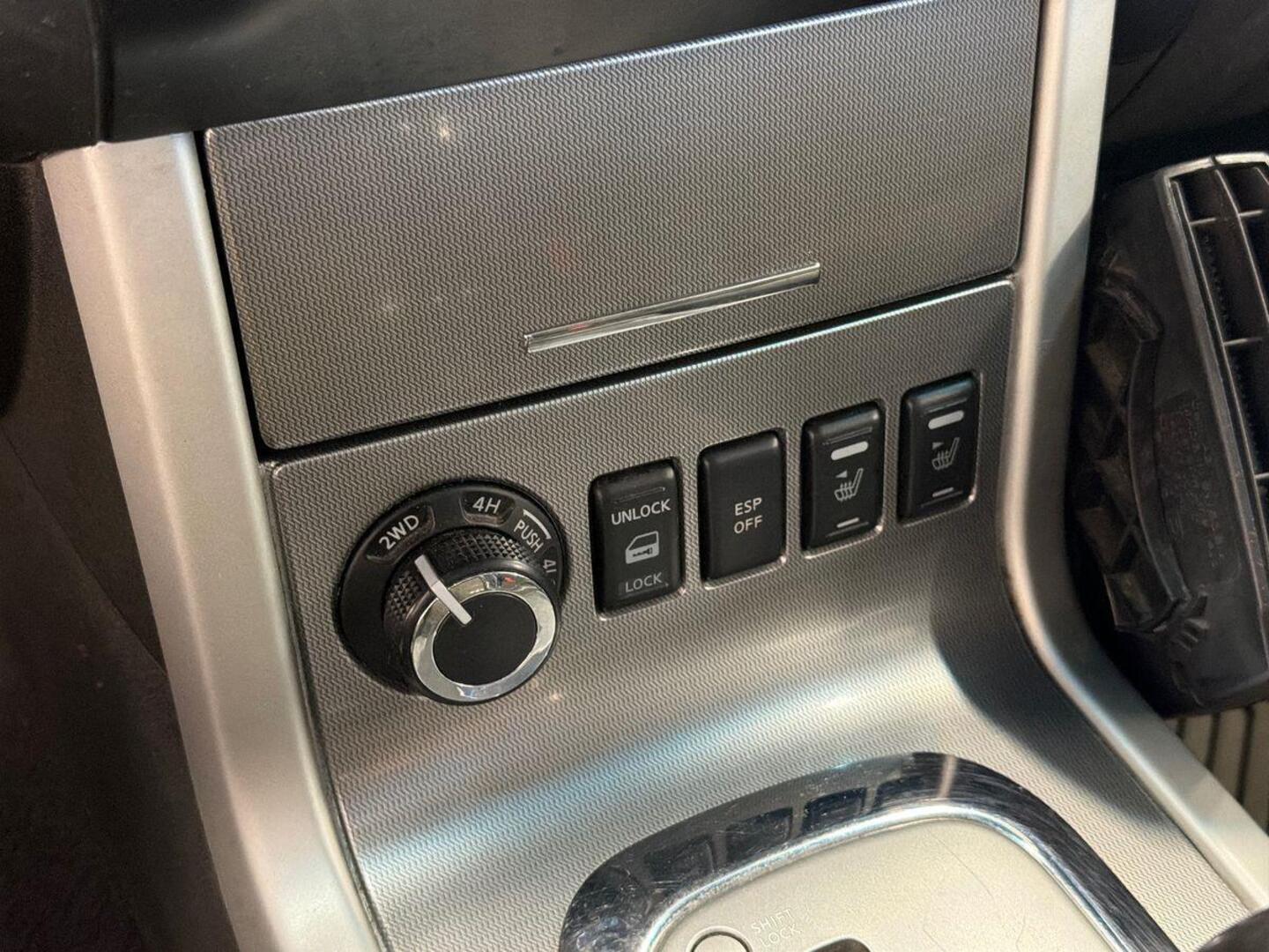 NISSAN Navara 2013