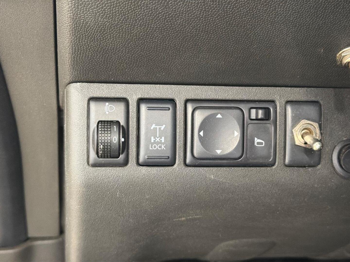 NISSAN Navara 2013