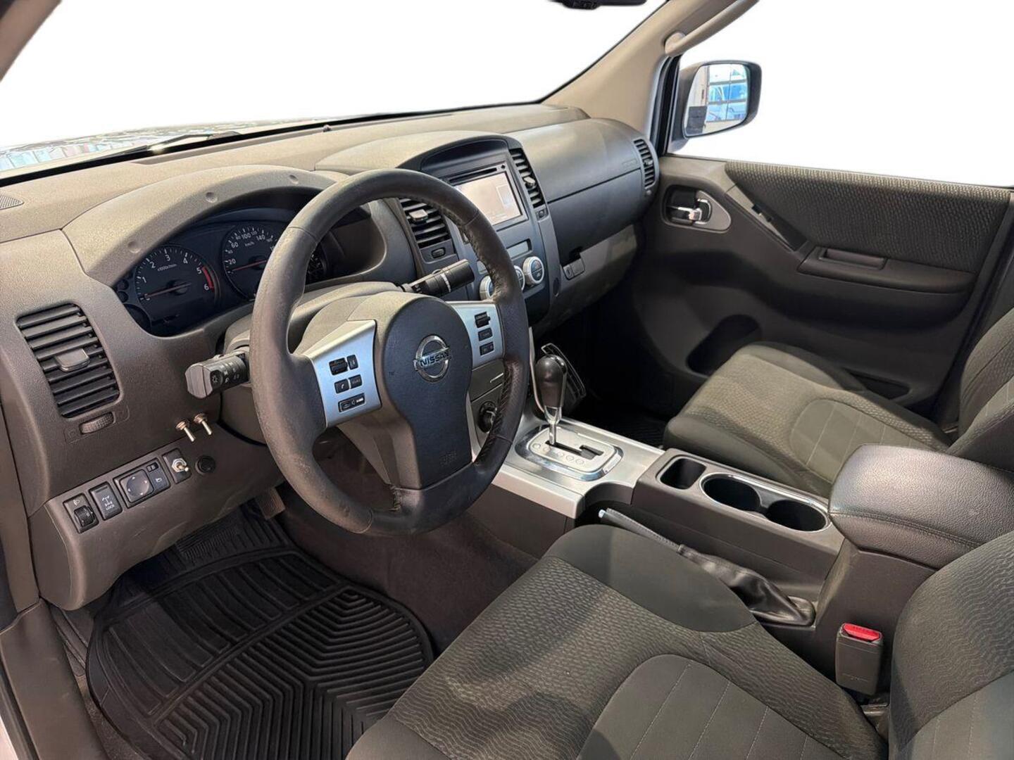 NISSAN Navara 2013