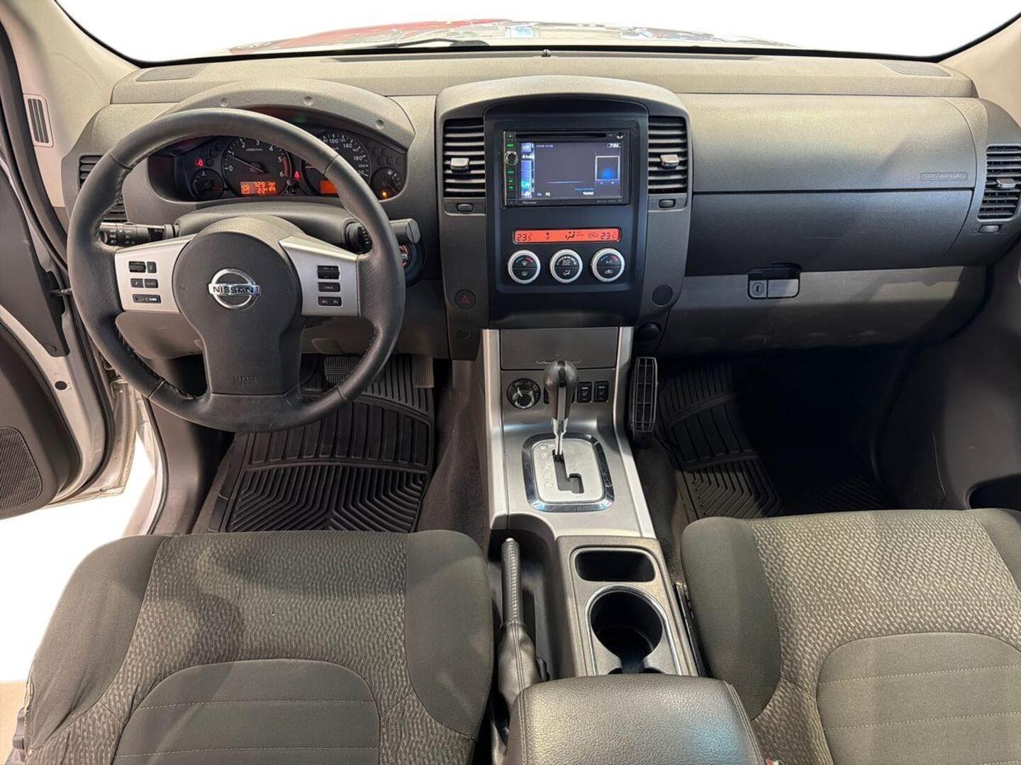 NISSAN Navara 2013