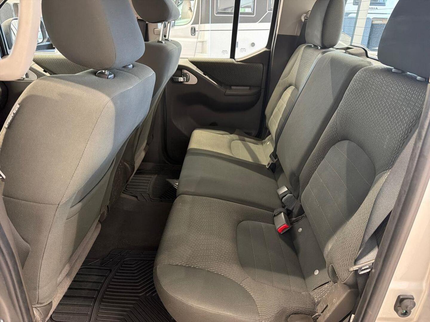 NISSAN Navara 2013