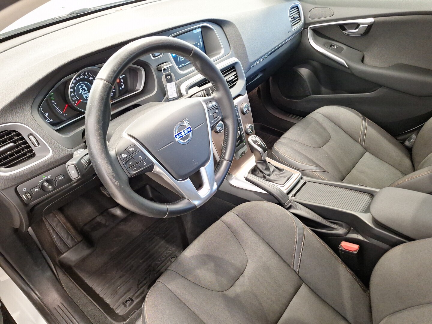 VOLVO V40 Cross Country 2016