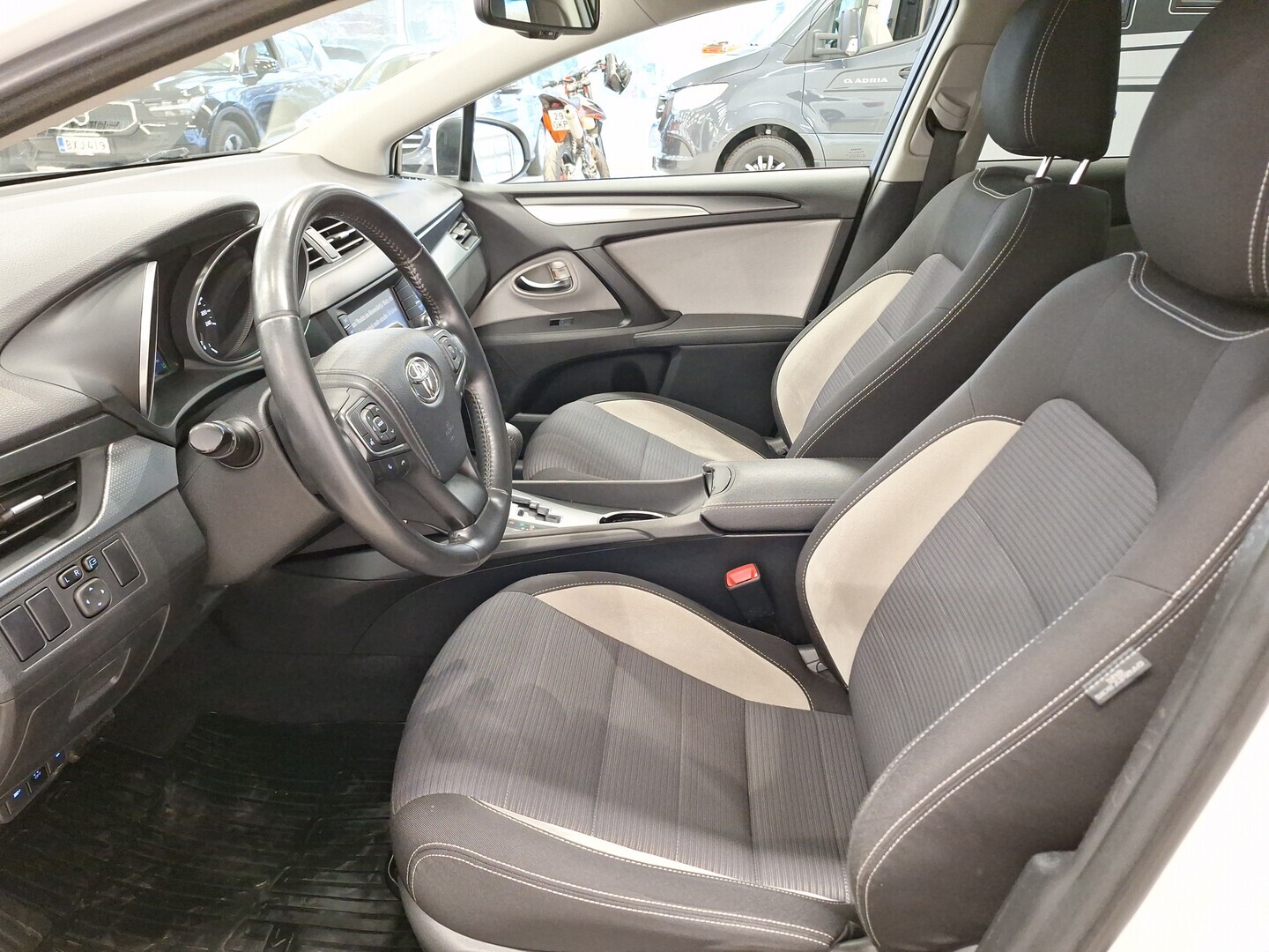 TOYOTA Avensis 2017