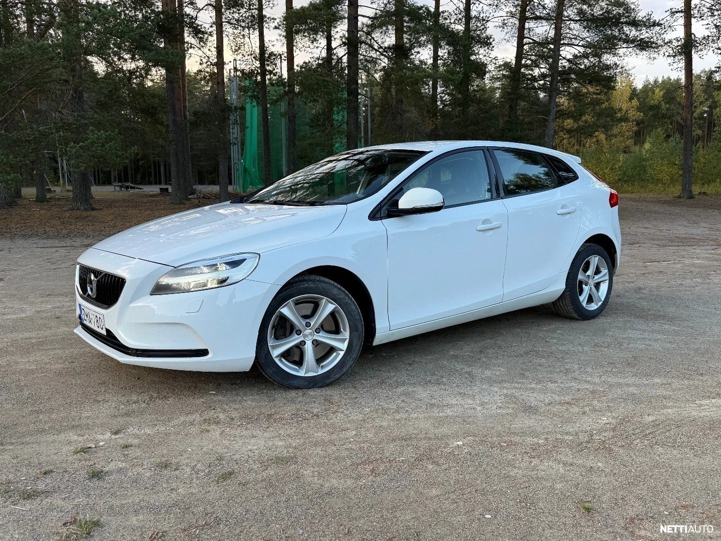 VOLVO V40 1