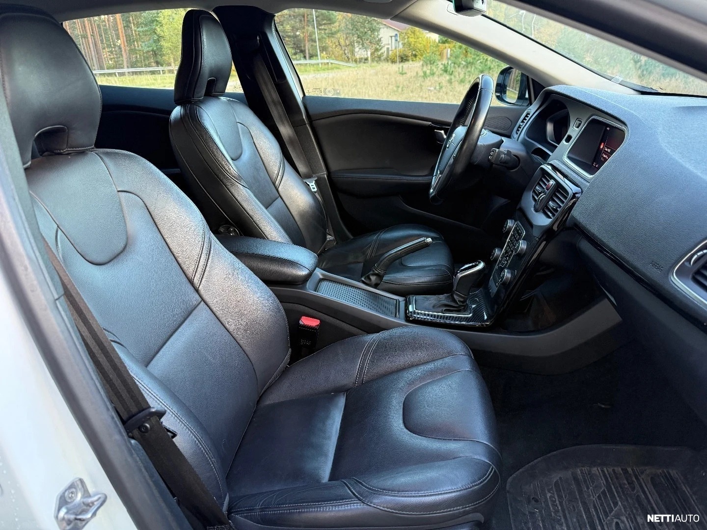 VOLVO V40 2