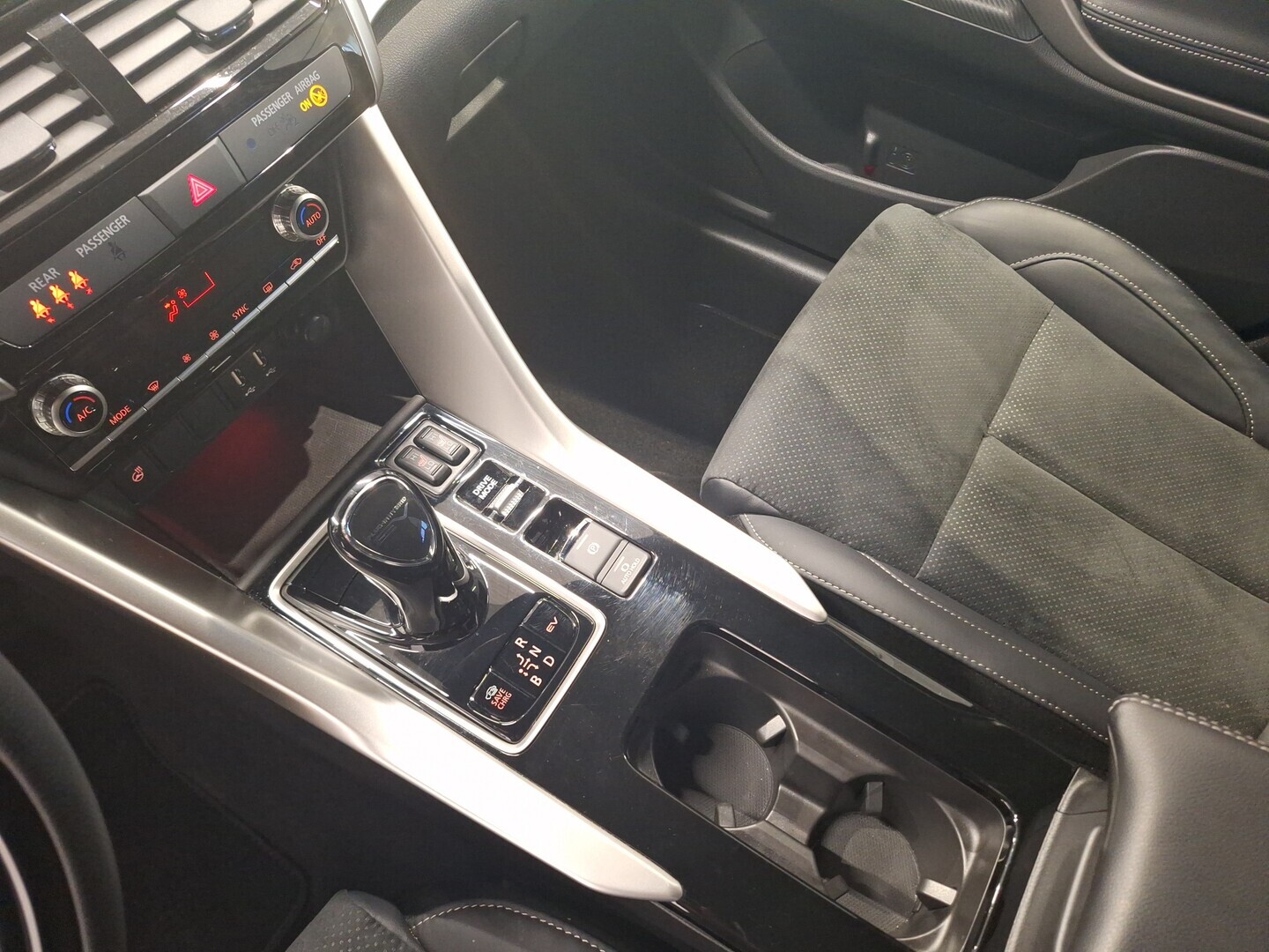 MITSUBISHI Eclipse Cross 2025