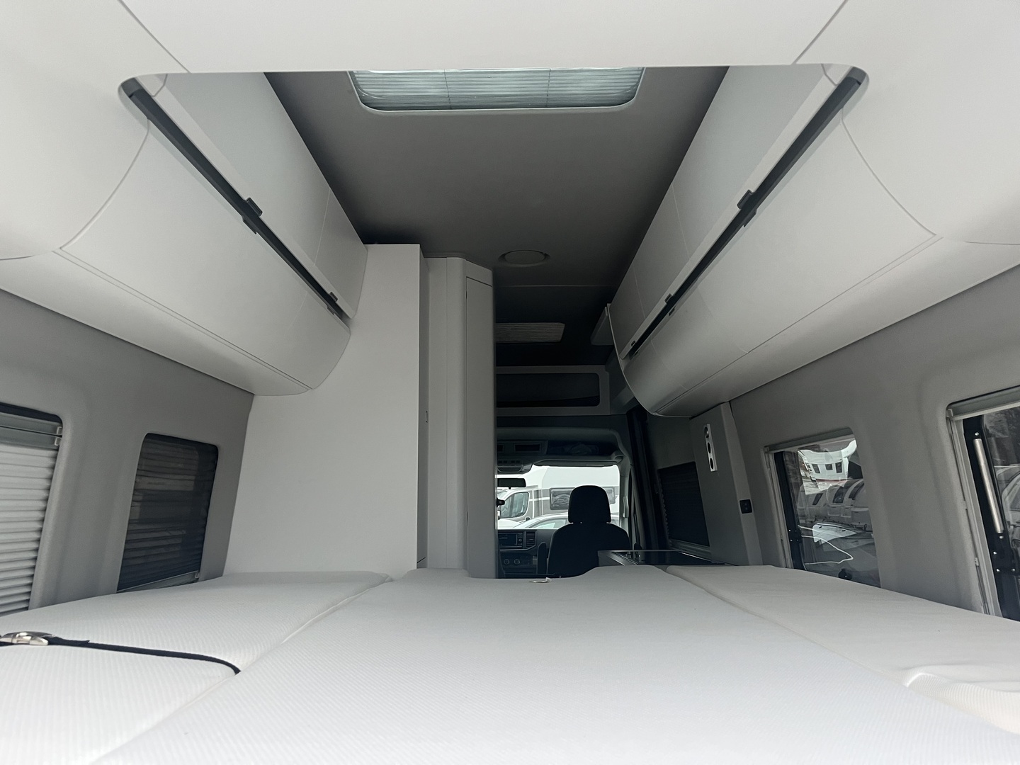 VOLKSWAGEN GRAND CALIFORNIA 680 2021