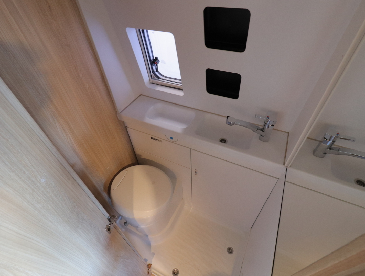 WEINSBERG R47 CARABUS 600 2021