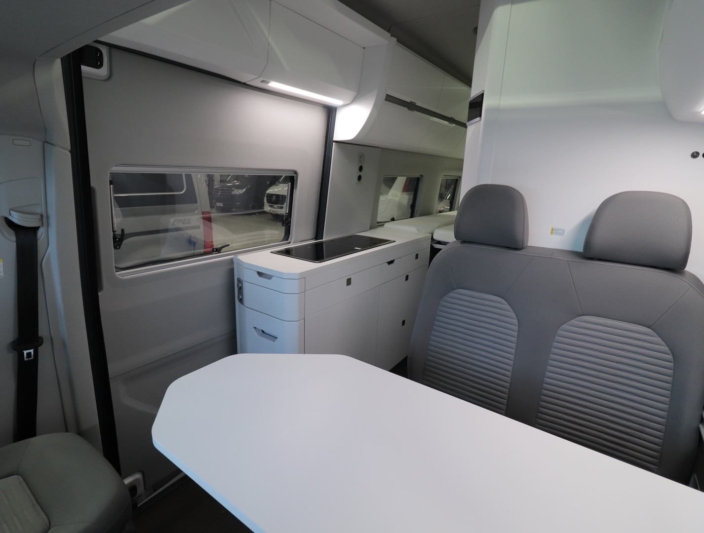 VOLKSWAGEN GRAND CALIFORNIA 680 2021