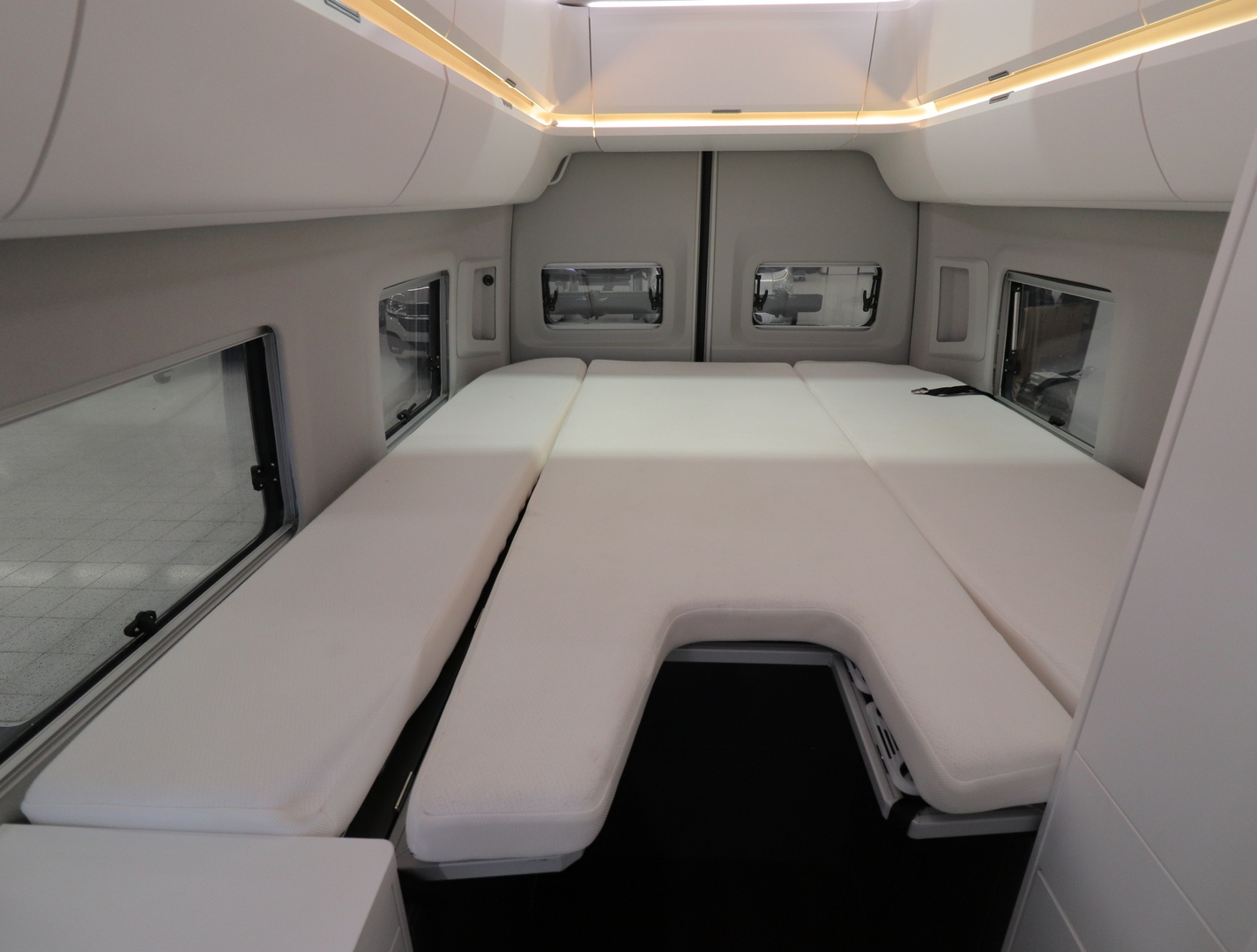 VOLKSWAGEN GRAND CALIFORNIA 680 2021