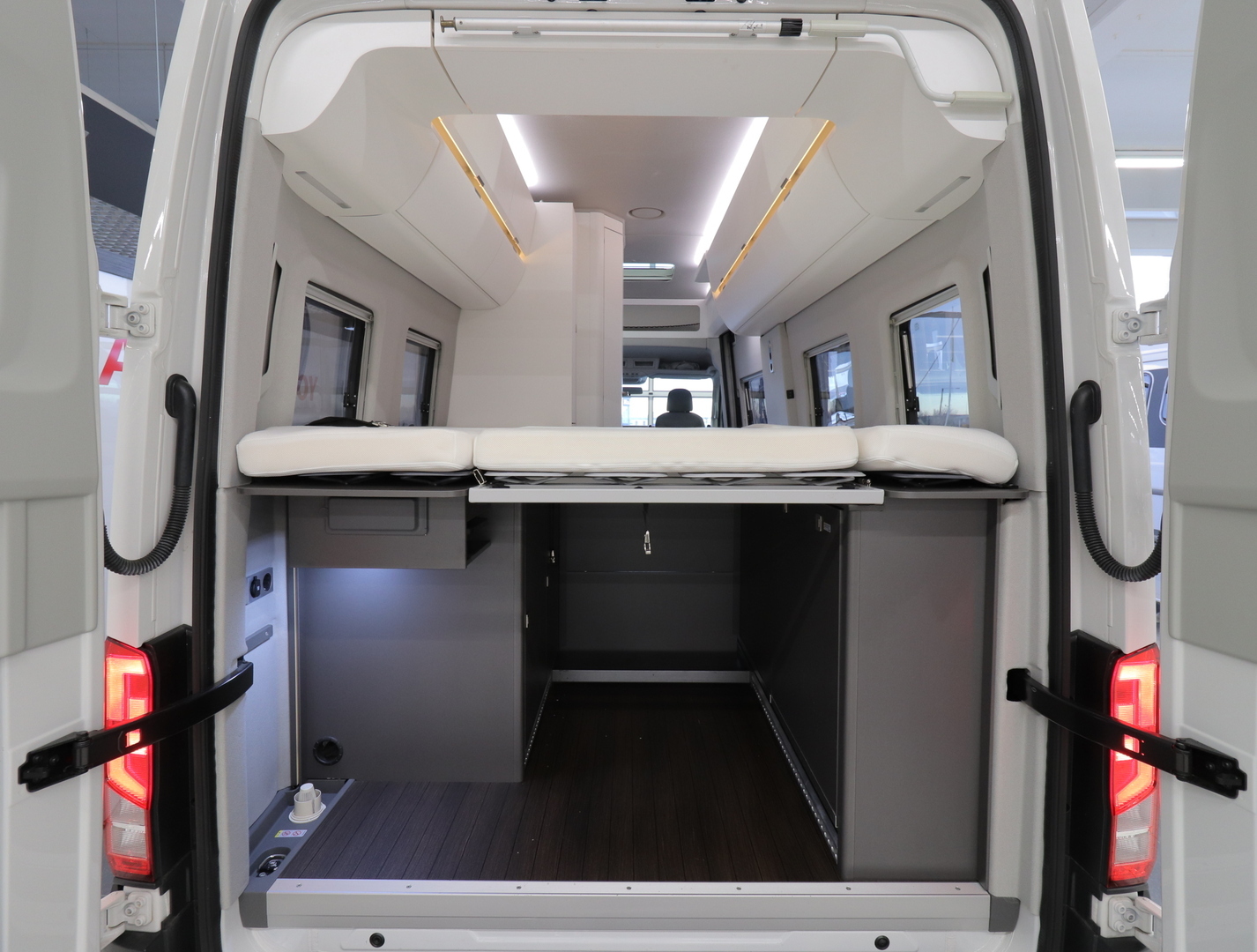 VOLKSWAGEN GRAND CALIFORNIA 680 2021