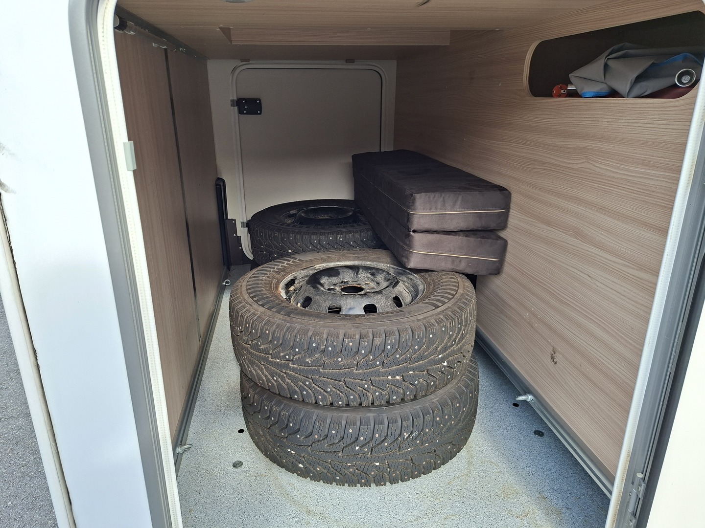BÜRSTNER NEXXO T690G 2017