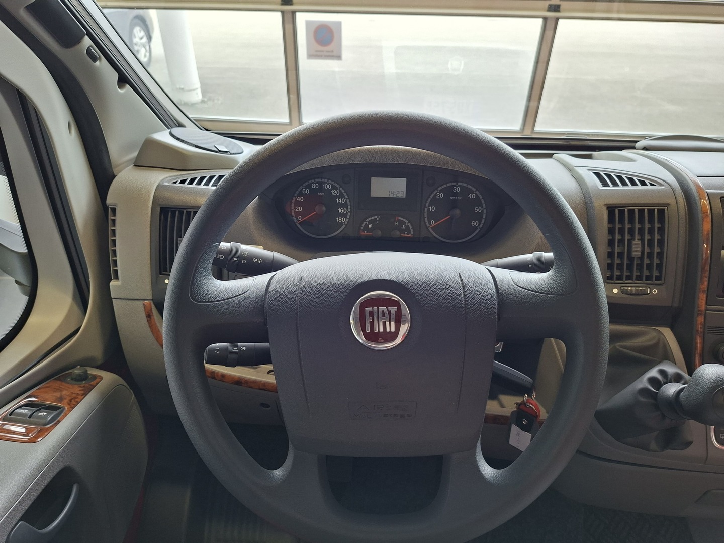 DETHLEFFS GLOBEBUS T 001  T 002 2009