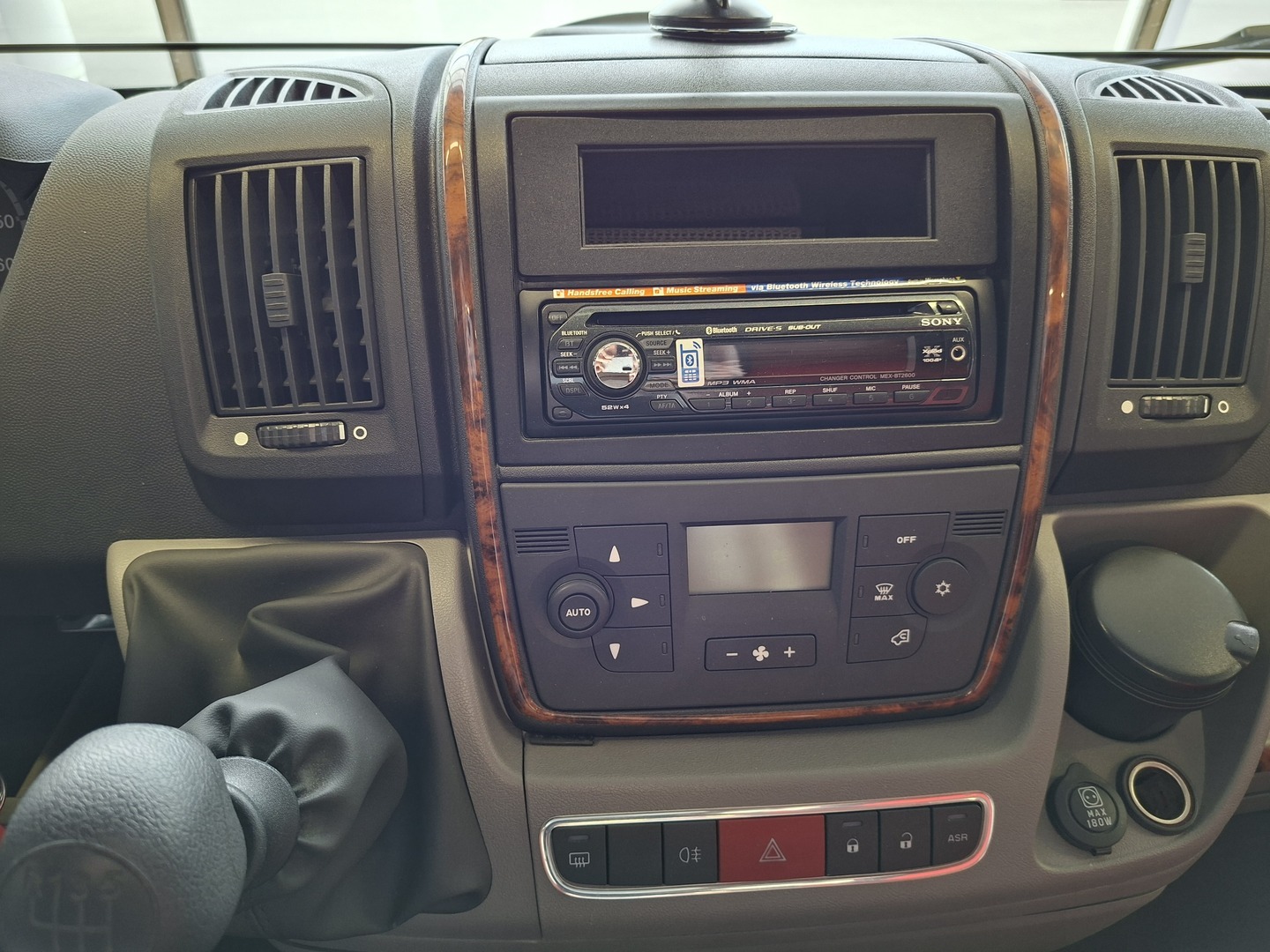 DETHLEFFS GLOBEBUS T 001  T 002 2009