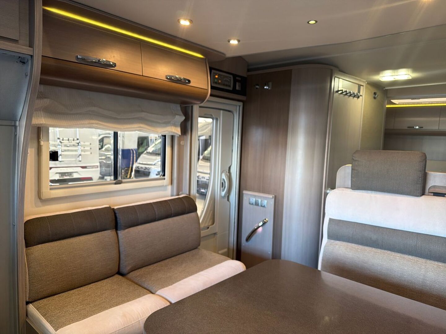 ADRIA MATRIX SUPREME M 667 SPS ALDE 2014