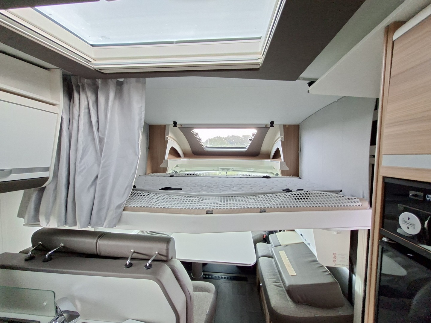 ADRIA Matrix Supreme 670 SLT 2019