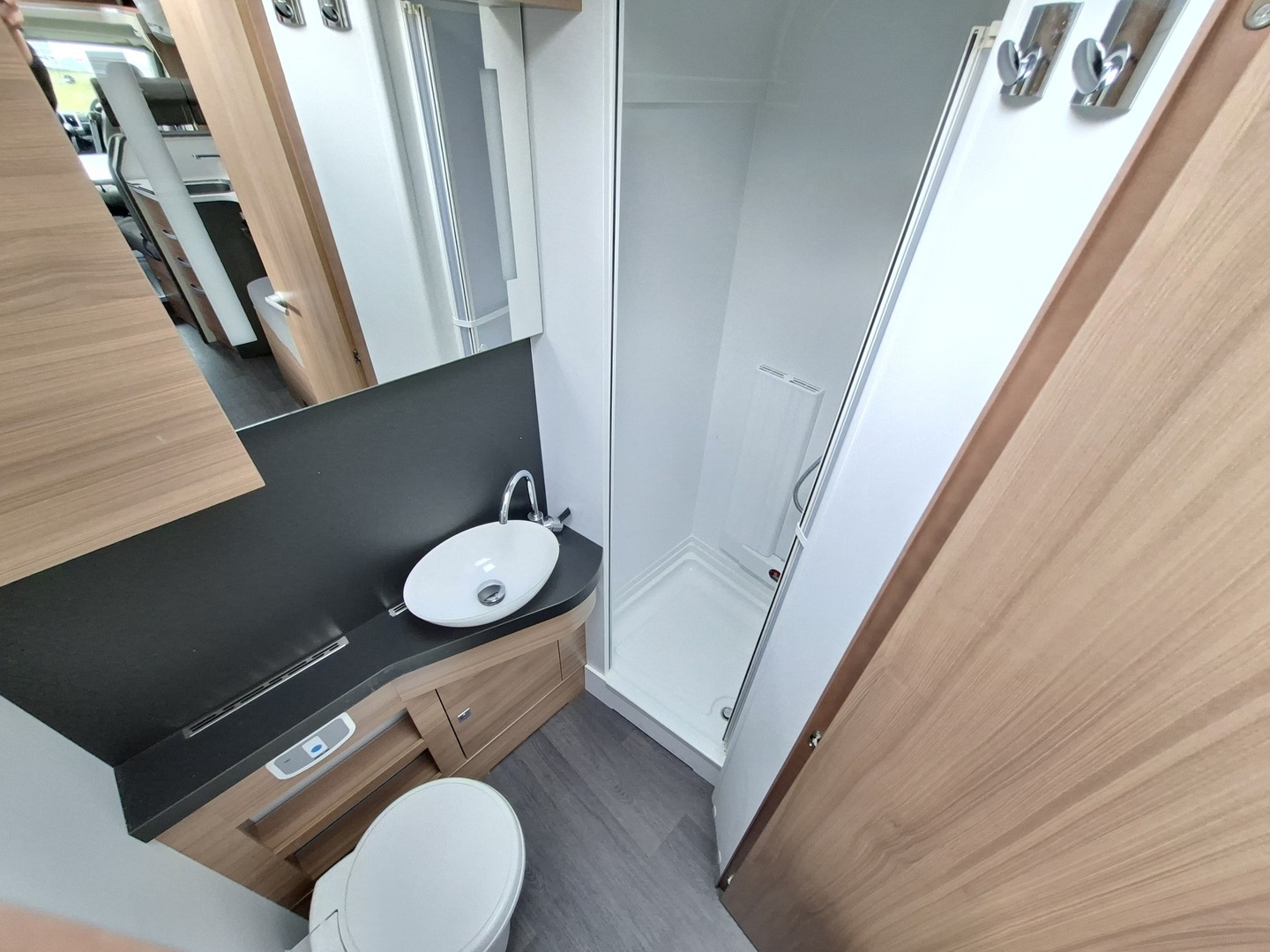 ADRIA Matrix Supreme 670 SLT 2019