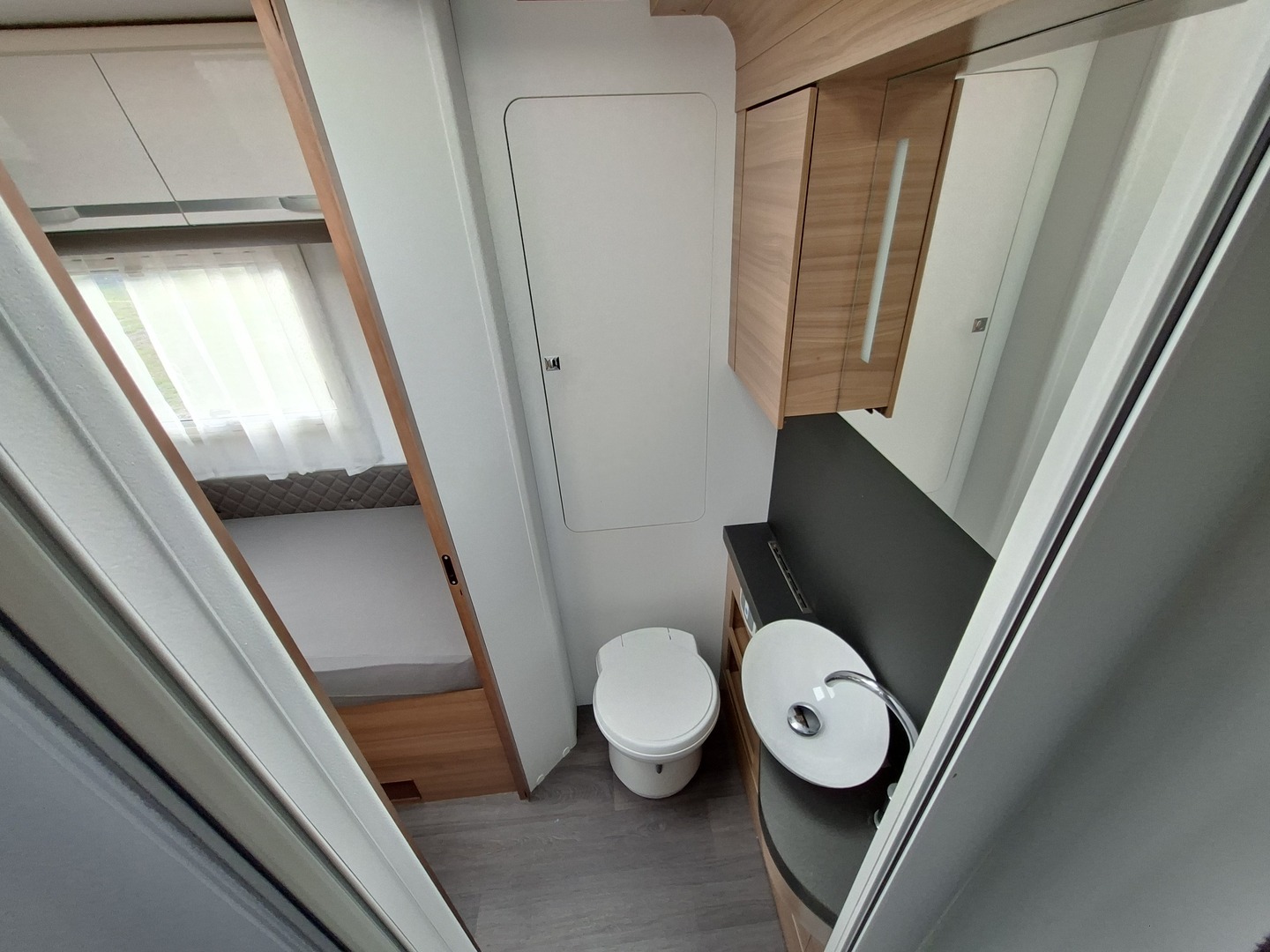 ADRIA Matrix Supreme 670 SLT 2019