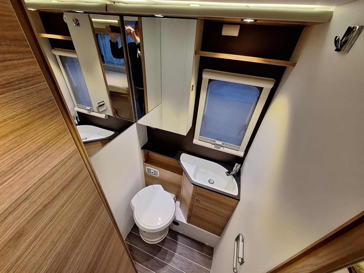 ADRIA MATRIX AXESS 670 SL 2017