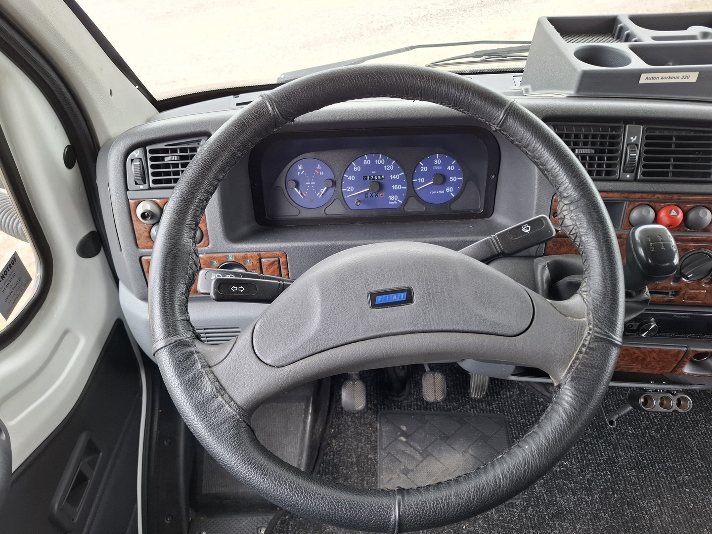 DETHLEFFS Globetrotter Premium Class A 230 2001