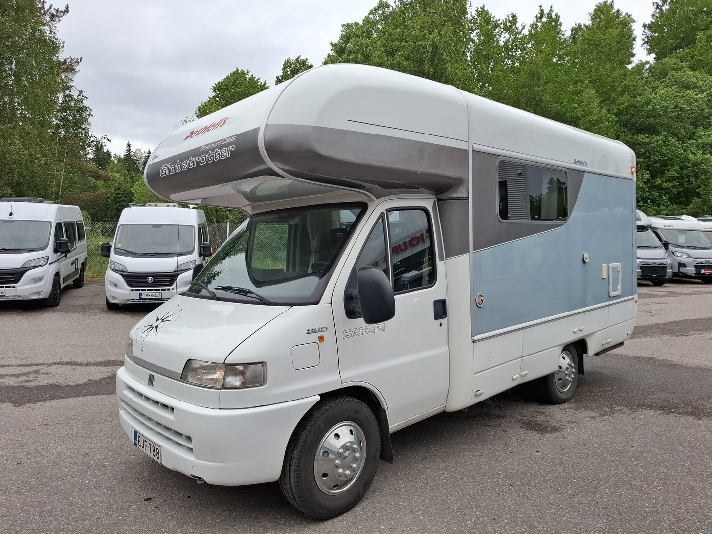 DETHLEFFS Globetrotter Premium Class A 230 2001