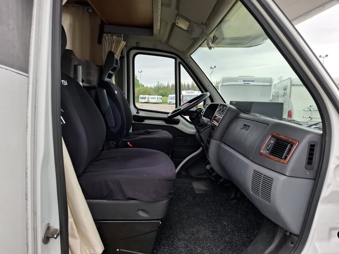 DETHLEFFS Globetrotter Premium Class A 230 2001