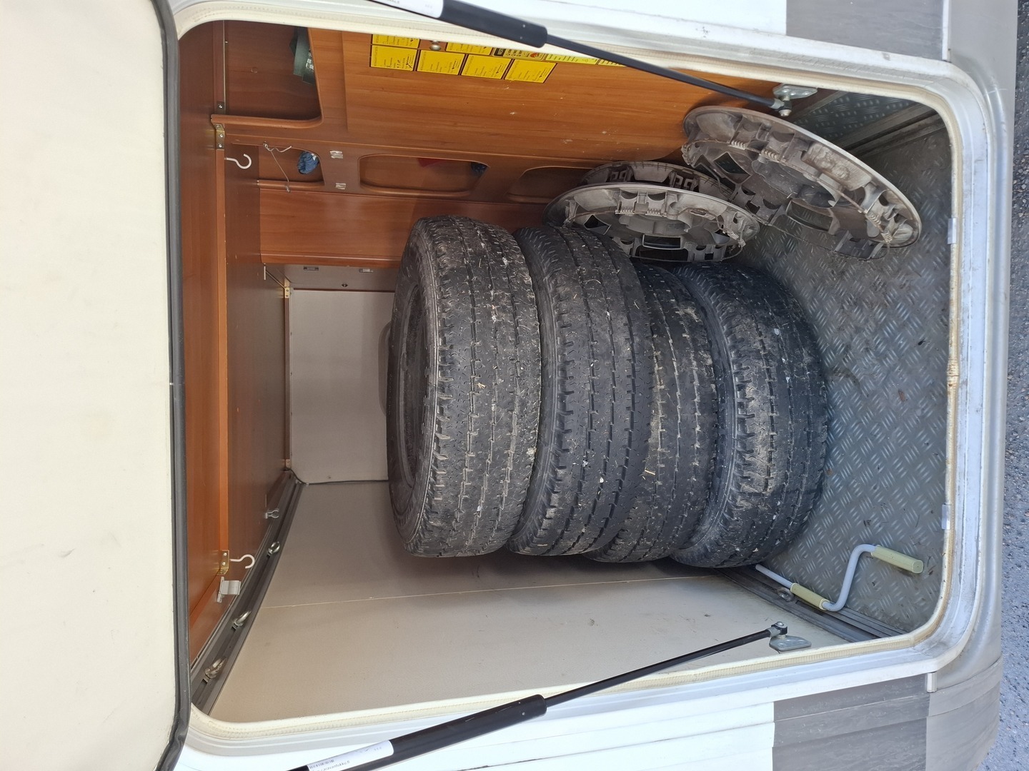 HOBBY T 500 GESC VAN Exclusive 2008