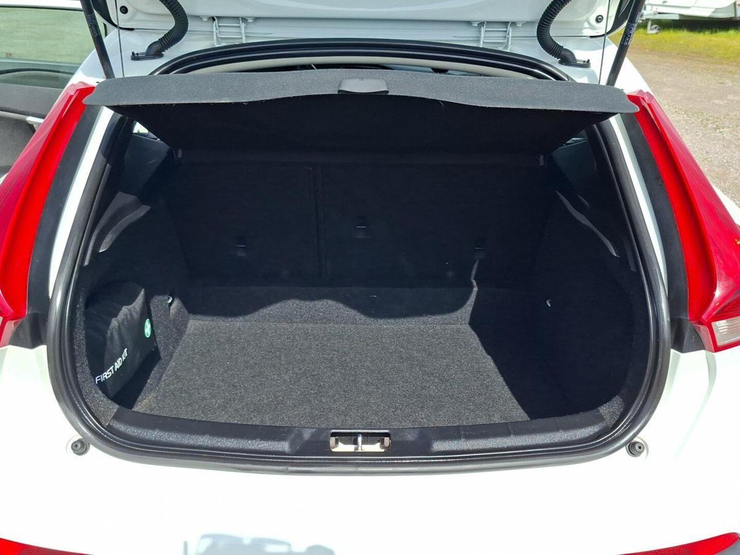 VOLVO V40 Cross Country 2015